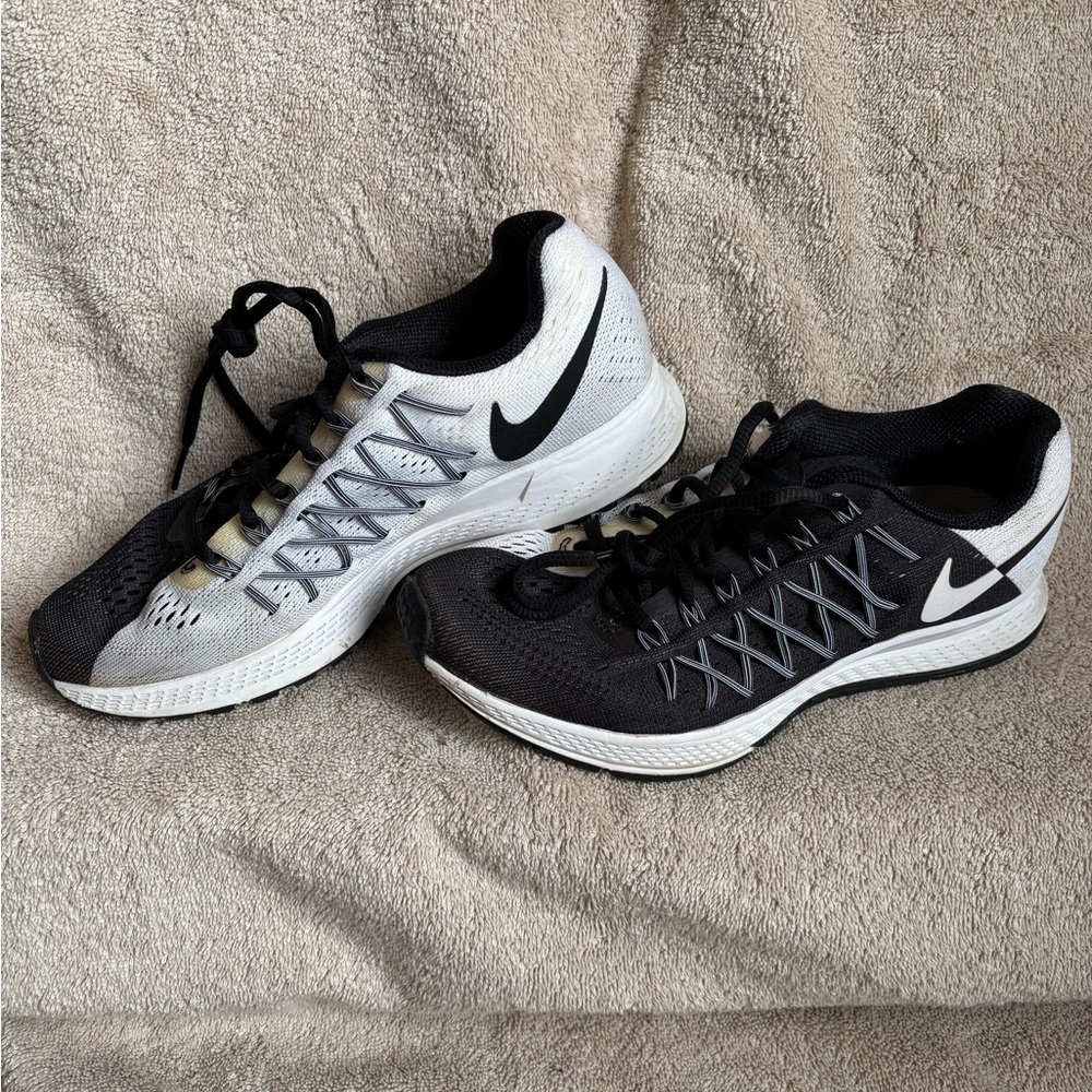 Nike Black and White Running Shoes